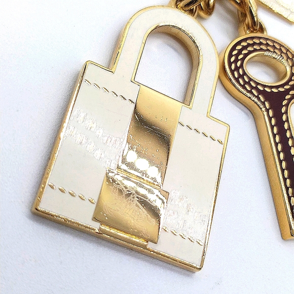 Vintage Burberry Gold Purse Skeleton Key Keychain FOB Purse Charm - Picture 5 of 5